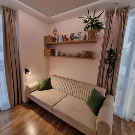 Polina - 2bd Next To Sea Garden With Parking Apartment