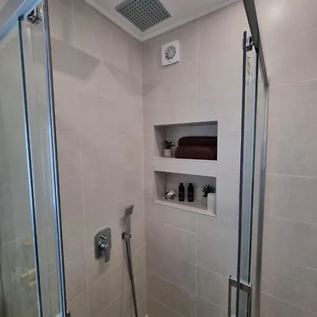 Polina - 2bd Next To Sea Garden With Parking *