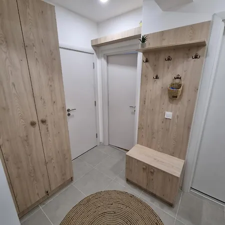 Apartment Polina - 2bd Next To Sea Garden With Parking