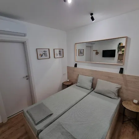 Polina - 2bd Next To Sea Garden With Parking Apartment